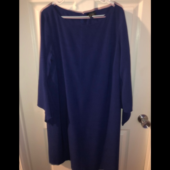 Tahari Dresses & Skirts - Gorgeous Blue Tahari Dress